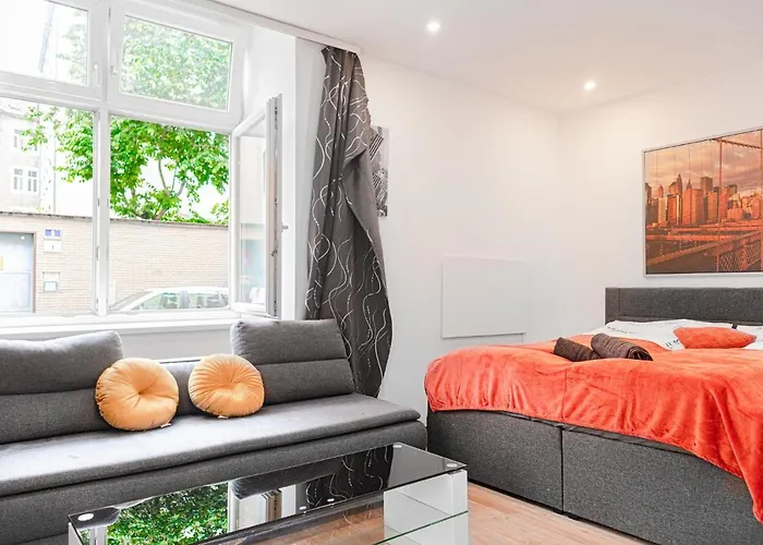 Апартаменты King 10 Mins Walk From Downtown