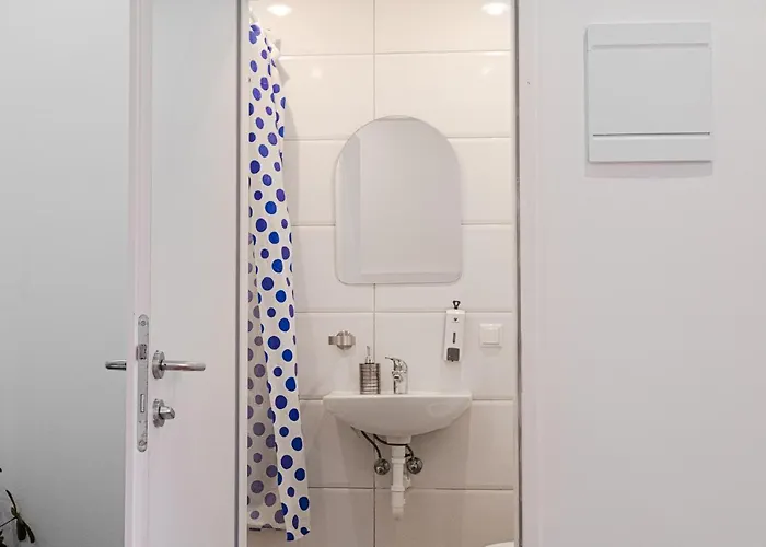 Апартаменты King 10 Mins Walk From Downtown *